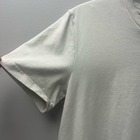 Basique Men’s Cream V Neck T Shirt - Picture 2 of 4